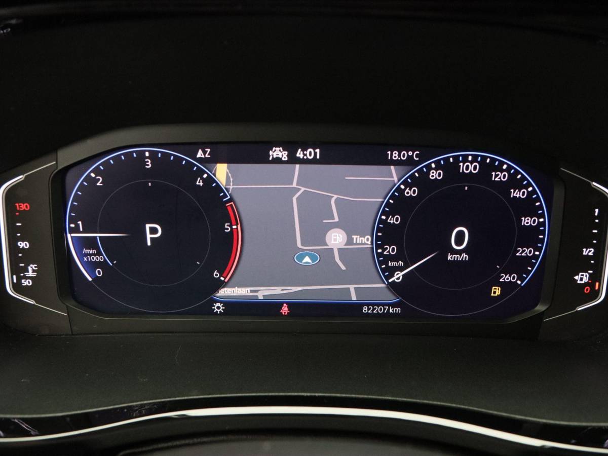 Volkswagen Transporter Volkswagen Transporter 2.0 TDi Automaat L2H1 30 DC Bulli | Adaptieve Cruise | CarPlay | Navigatie | Stoelverwarming | Camera | Trekhaak | 18 Inch | 82.207 Km !!