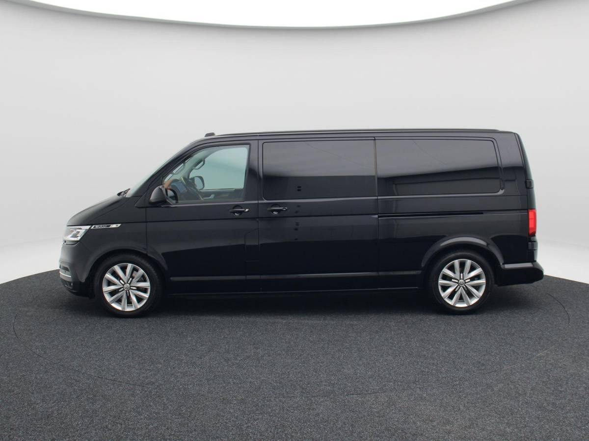 Volkswagen Transporter Volkswagen Transporter 2.0 TDi Automaat L2H1 30 DC Bulli | Adaptieve Cruise | CarPlay | Navigatie | Stoelverwarming | Camera | Trekhaak | 18 Inch | 82.207 Km !!