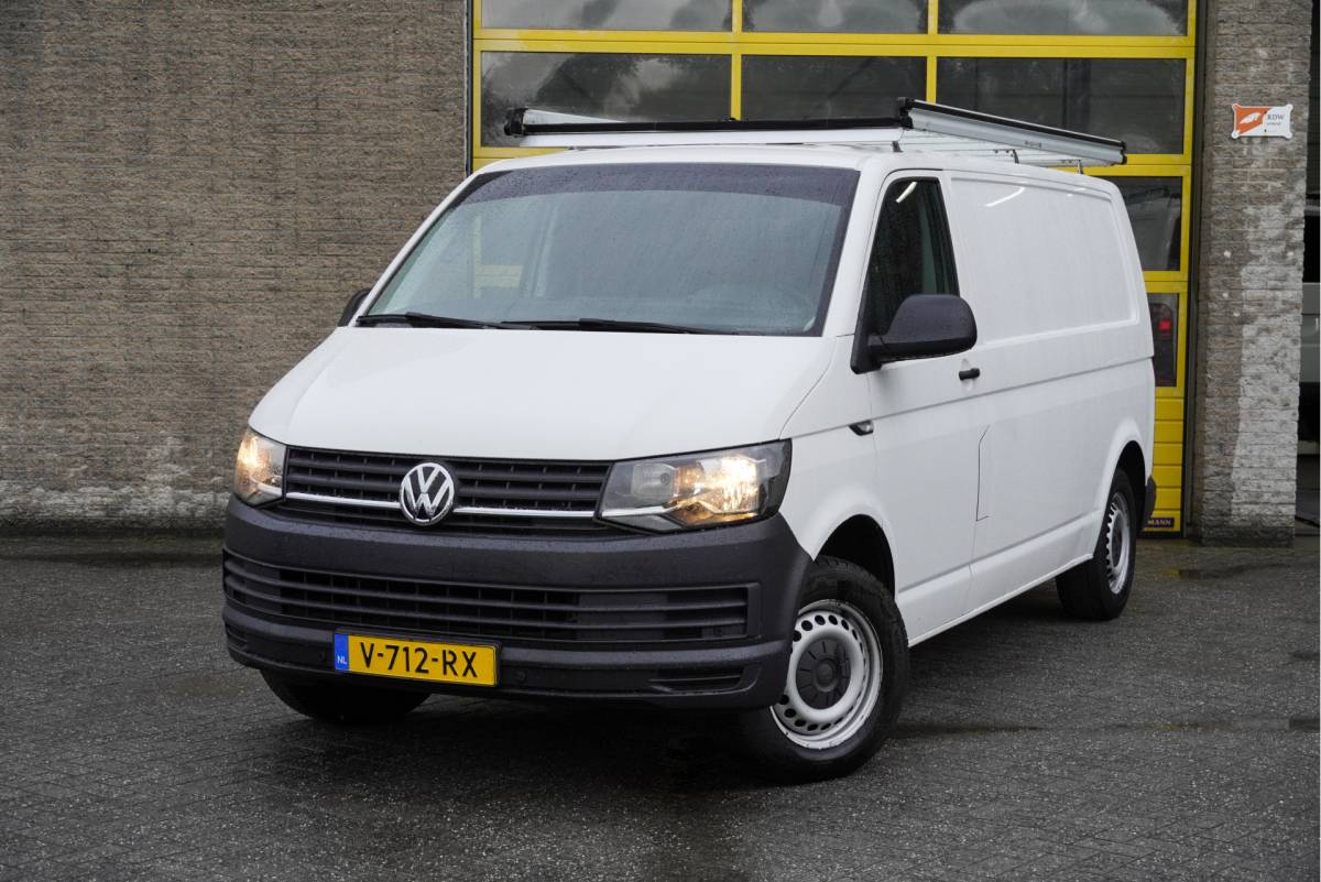 Volkswagen Transporter Volkswagen Transporter 2.0 TDI L2H1 BJ2018  Pdc | Trekhaak | Airco | Cruise control | Tussenschot+Raam | Achterklep+Raam | Zijdeur | Imperiaal