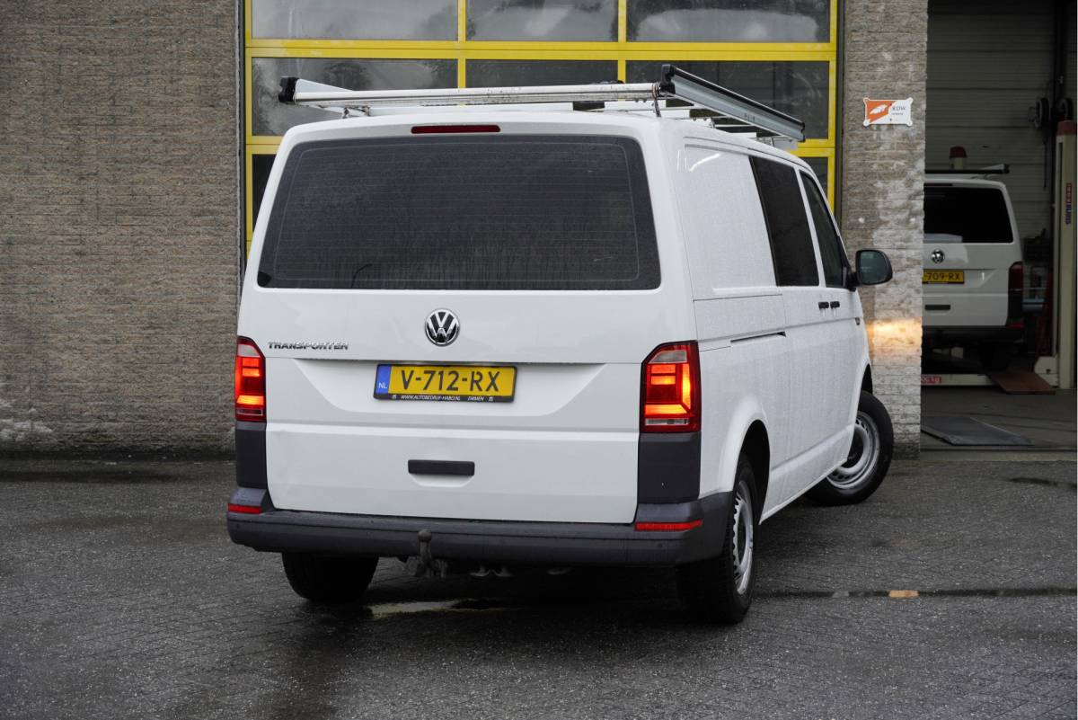Volkswagen Transporter Volkswagen Transporter 2.0 TDI L2H1 BJ2018  Pdc | Trekhaak | Airco | Cruise control | Tussenschot+Raam | Achterklep+Raam | Zijdeur | Imperiaal