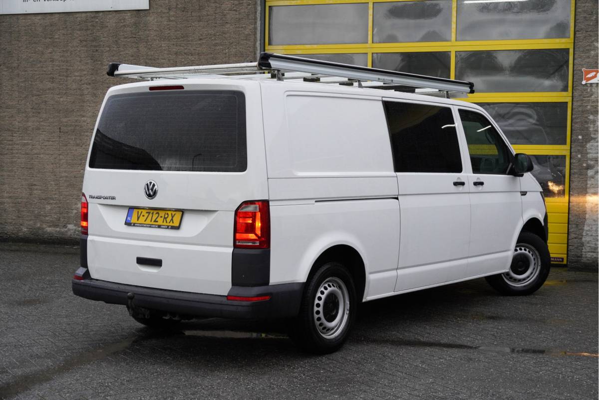 Volkswagen Transporter Volkswagen Transporter 2.0 TDI L2H1 BJ2018  Pdc | Trekhaak | Airco | Cruise control | Tussenschot+Raam | Achterklep+Raam | Zijdeur | Imperiaal