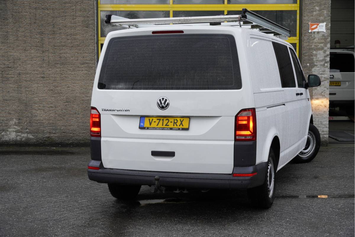 Volkswagen Transporter Volkswagen Transporter 2.0 TDI L2H1 BJ2018  Pdc | Trekhaak | Airco | Cruise control | Tussenschot+Raam | Achterklep+Raam | Zijdeur | Imperiaal