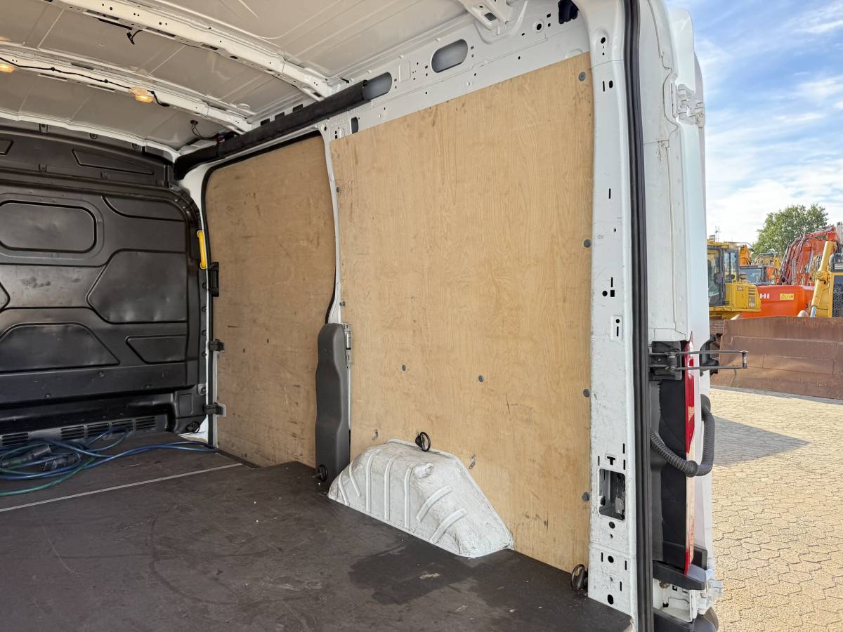 Ford E-Transit Ford e-Transit e-Transit 68kWh 184PK