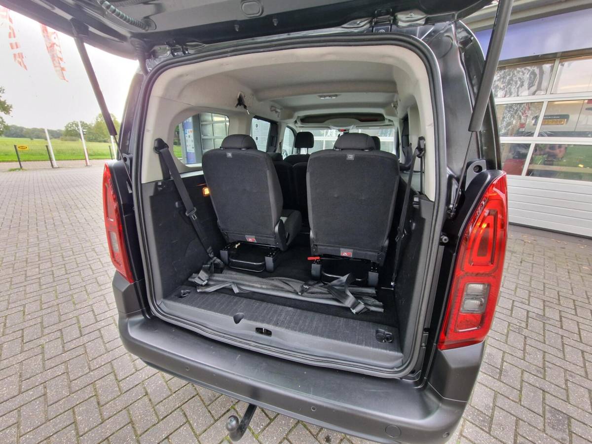 Citroën Berlingo Citroen Berlingo XL 1.2 PureTech Shine 7p.|Automaat|Clima|Carplay|Trekhaak|Camera|Head-up|7-persoons|