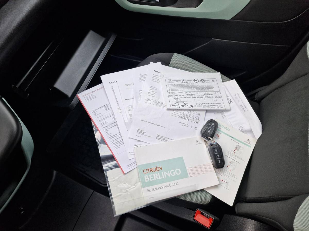 Citroën Berlingo Citroen Berlingo XL 1.2 PureTech Shine 7p.|Automaat|Clima|Carplay|Trekhaak|Camera|Head-up|7-persoons|