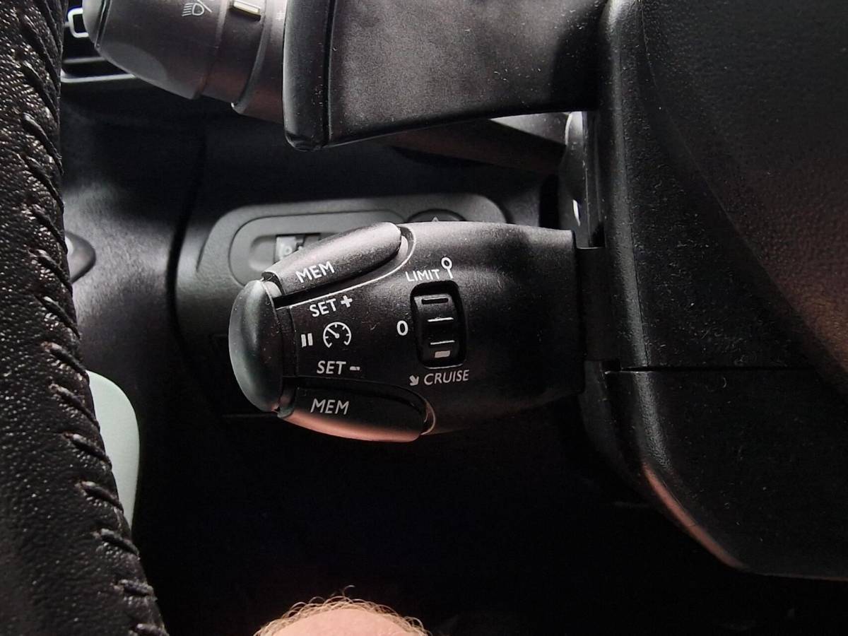 Citroën Berlingo Citroen Berlingo XL 1.2 PureTech Shine 7p.|Automaat|Clima|Carplay|Trekhaak|Camera|Head-up|7-persoons|