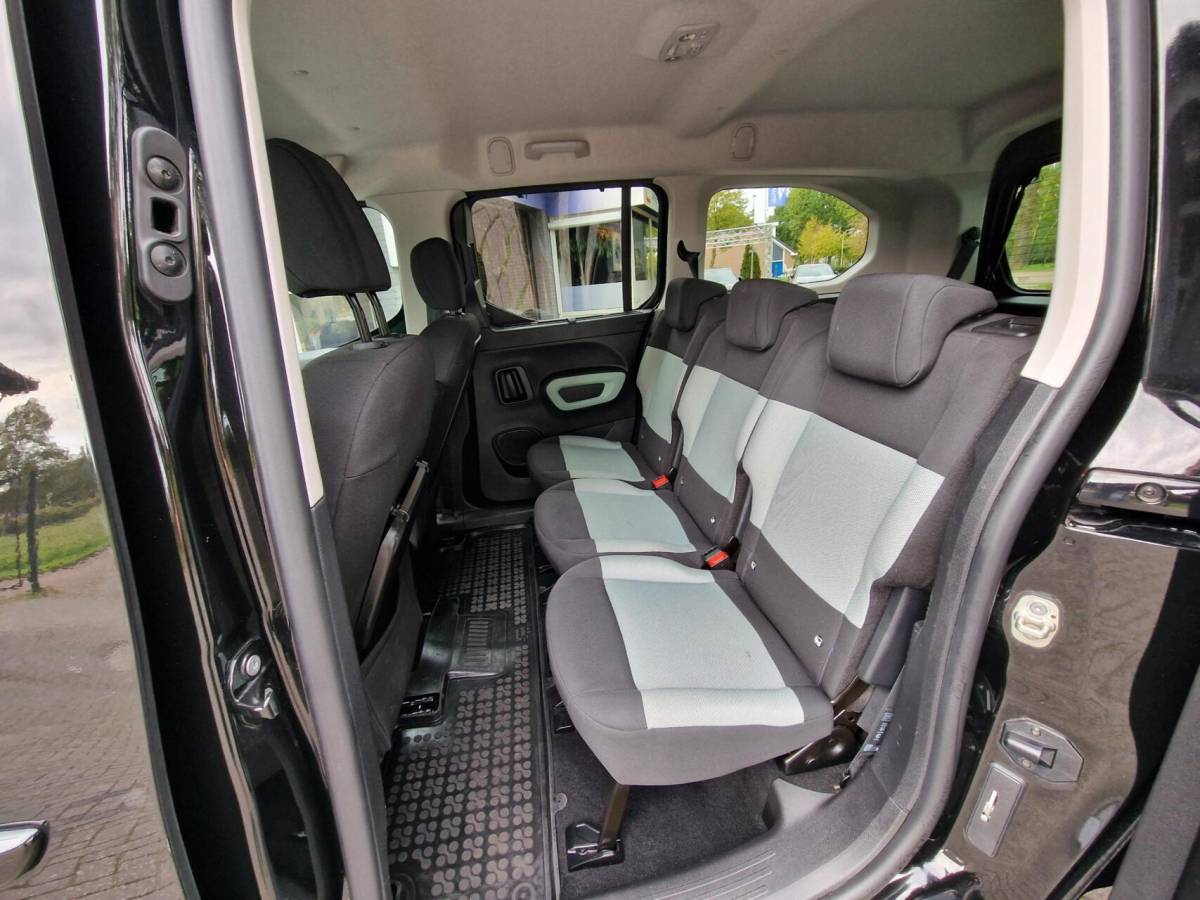 Citroën Berlingo Citroen Berlingo XL 1.2 PureTech Shine 7p.|Automaat|Clima|Carplay|Trekhaak|Camera|Head-up|7-persoons|