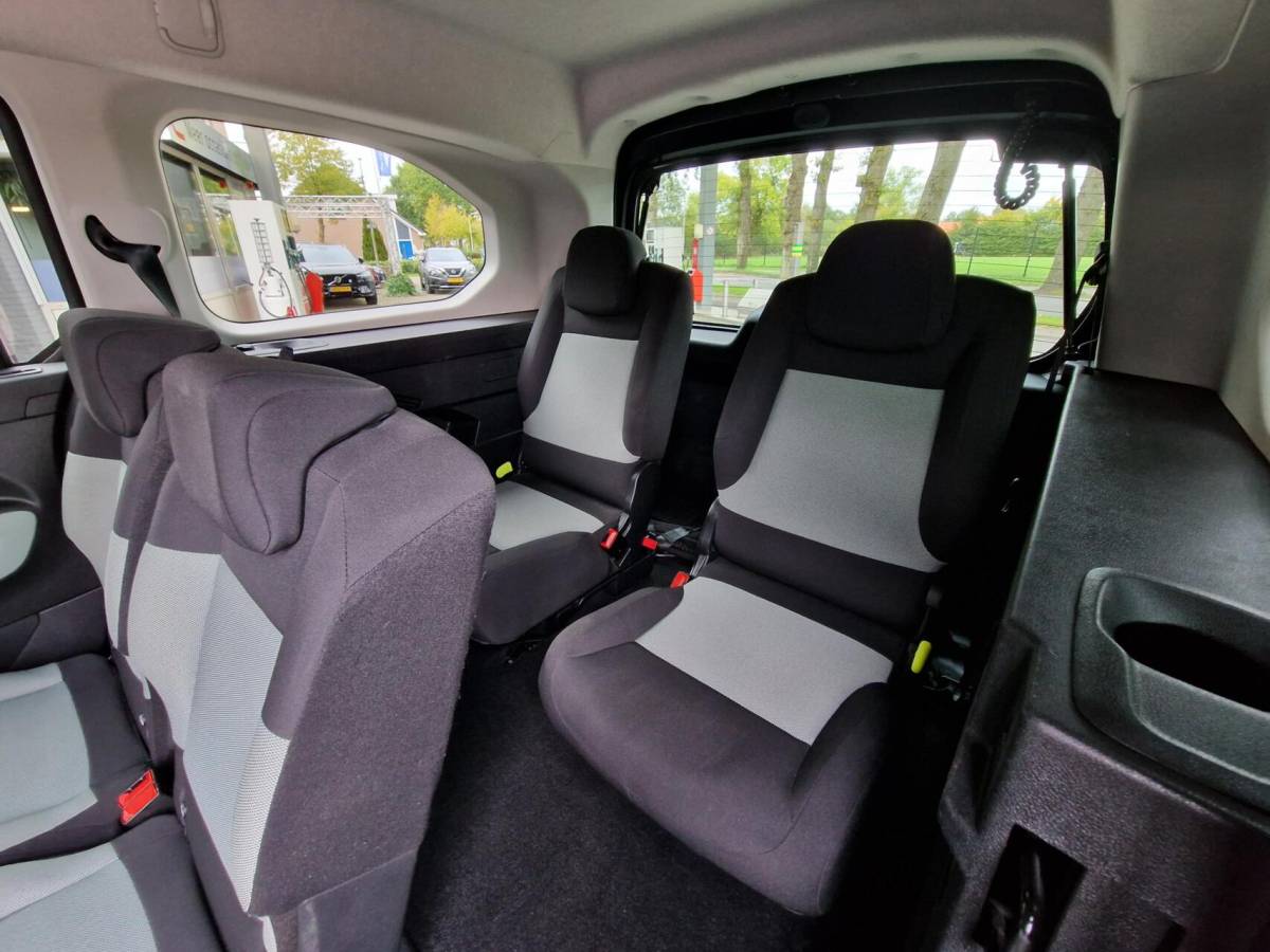 Citroën Berlingo Citroen Berlingo XL 1.2 PureTech Shine 7p.|Automaat|Clima|Carplay|Trekhaak|Camera|Head-up|7-persoons|