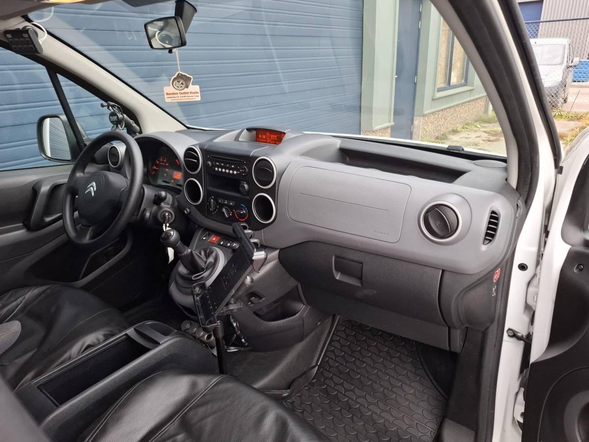 Citroën Berlingo Citroen Berlingo 1.6 BlueHDI 100 Club S&S AIRCO / TREKHAAK / CRUISE CONTROLE / EURO 6 / MARGE !!