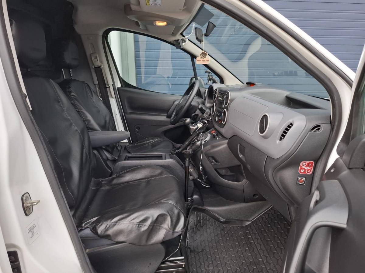 Citroën Berlingo Citroen Berlingo 1.6 BlueHDI 100 Club S&S AIRCO / TREKHAAK / CRUISE CONTROLE / EURO 6 / MARGE !!