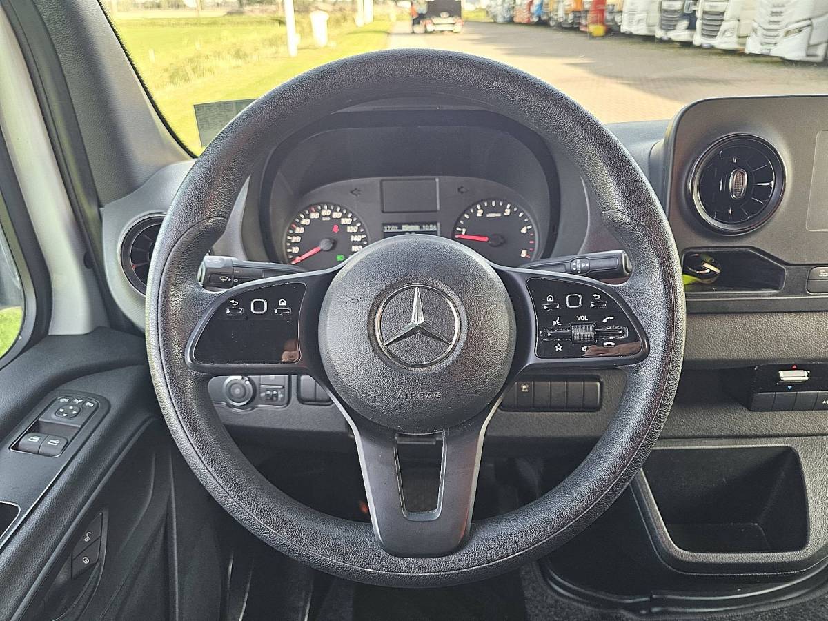 Mercedes-Benz Sprinter MERCEDES-BENZ SPRINTER 317 L2H2 RWD Automaat Mbux Camera 3 Zits Airco Apple Carplay Euro6 170 PK!