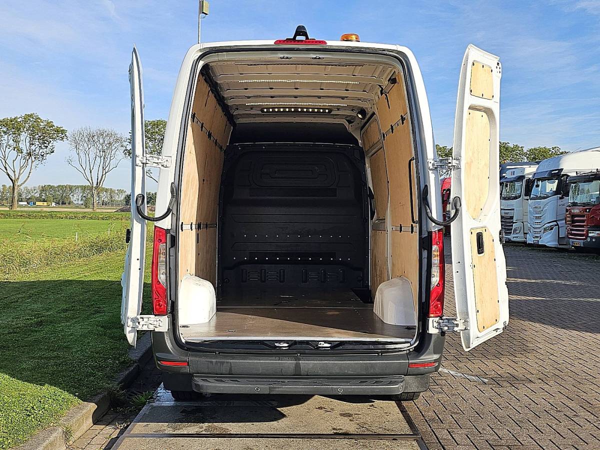 Mercedes-Benz Sprinter MERCEDES-BENZ SPRINTER 317 L2H2 RWD Automaat Mbux Camera 3 Zits Airco Apple Carplay Euro6 170 PK!