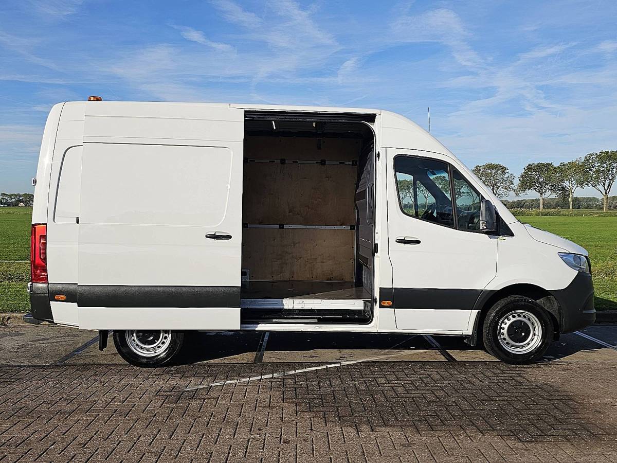 Mercedes-Benz Sprinter MERCEDES-BENZ SPRINTER 317 L2H2 RWD Automaat Mbux Camera 3 Zits Airco Apple Carplay Euro6 170 PK!