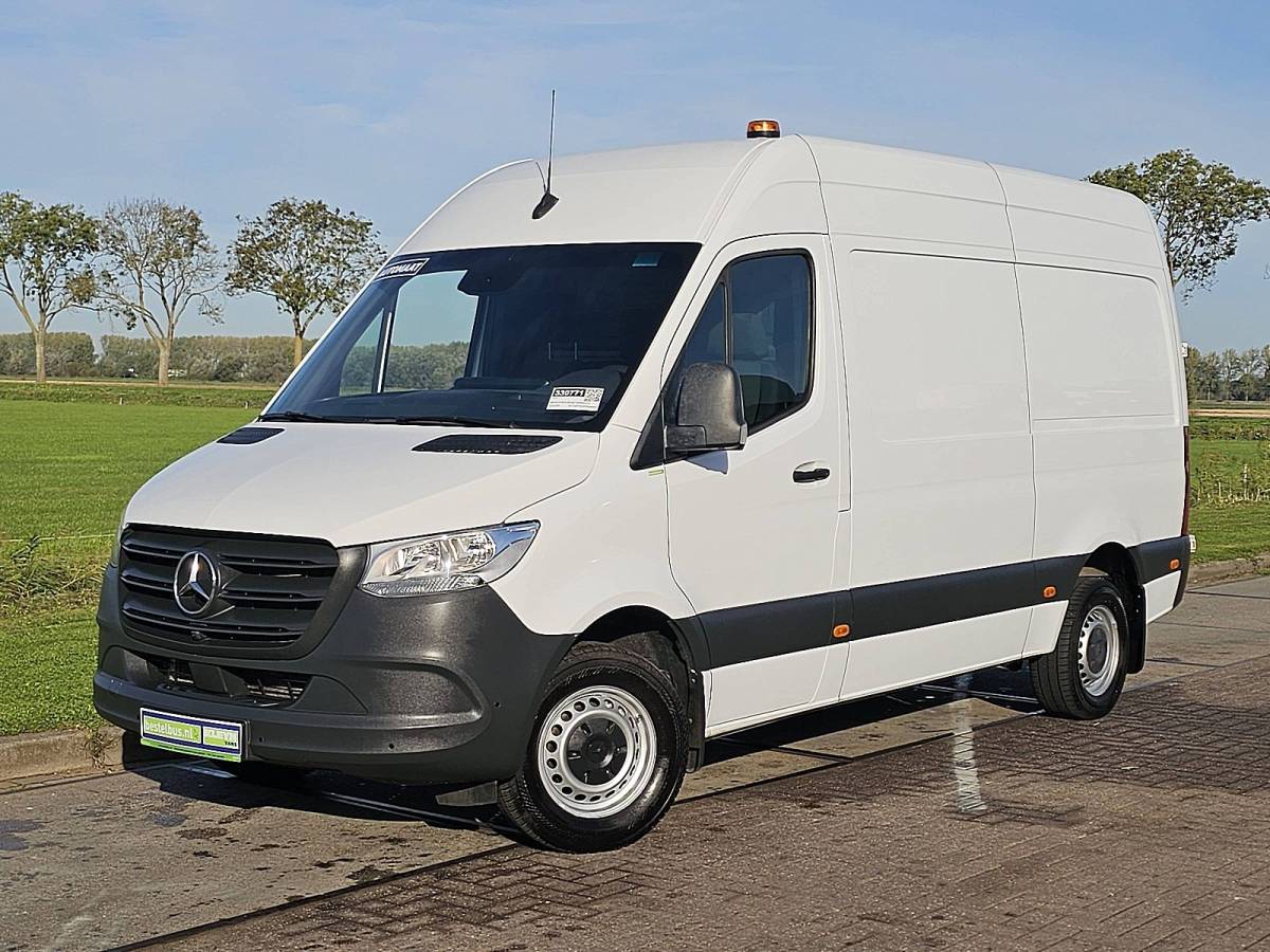 Mercedes-Benz Sprinter MERCEDES-BENZ SPRINTER 317 L2H2 RWD Automaat Mbux Camera 3 Zits Airco Apple Carplay Euro6 170 PK!