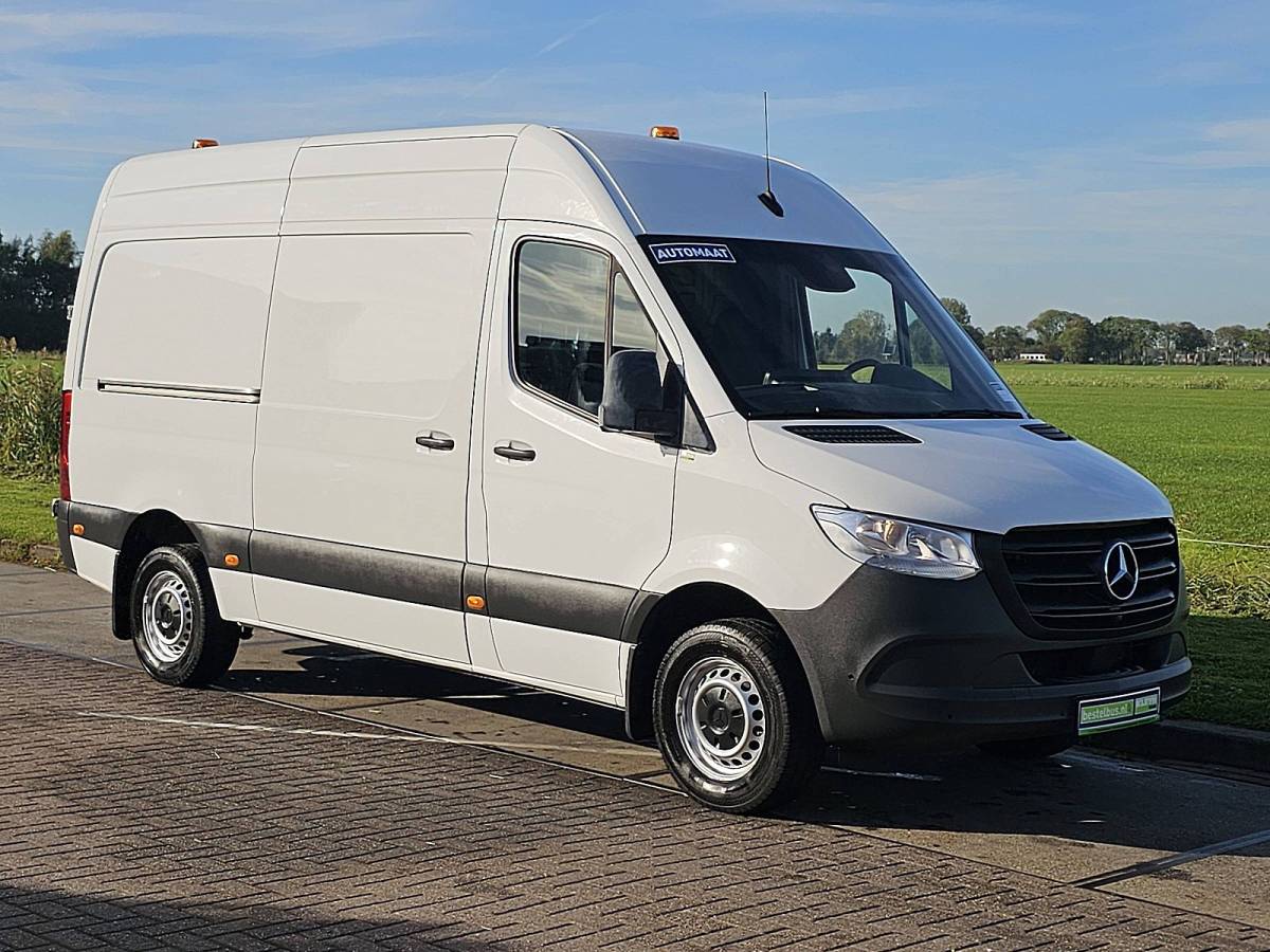 Mercedes-Benz Sprinter MERCEDES-BENZ SPRINTER 317 L2H2 RWD Automaat Mbux Camera 3 Zits Airco Apple Carplay Euro6 170 PK!