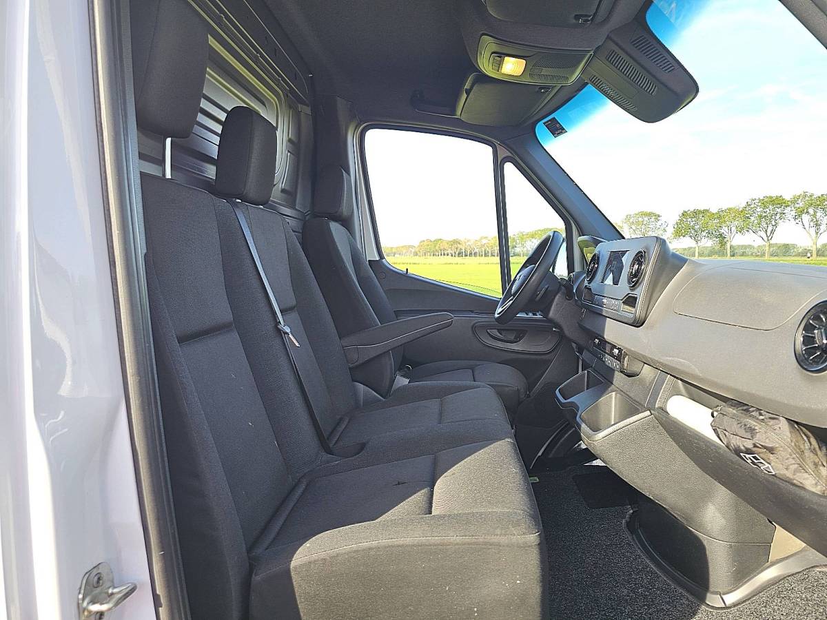 Mercedes-Benz Sprinter MERCEDES-BENZ SPRINTER 317 L2H2 RWD Automaat Mbux Camera 3 Zits Airco Apple Carplay Euro6 170 PK!
