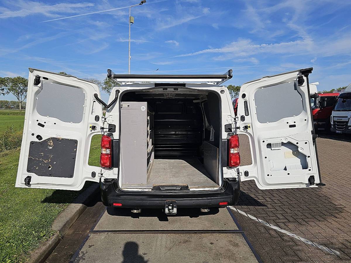 Opel Vivaro OPEL VIVARO 2.0 lang, automaat, airco, navi, pdc, imperiaal, trekhaak, 78 dkm.