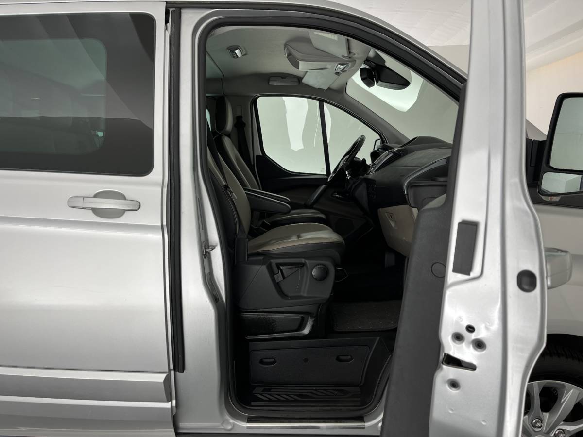 Ford Transit Custom Ford Transit Custom 290 2.2 TDCI L2H1 Limited DC *DUBBEL-CABINE | DUBBELE-SCHUIFDEUR | LEATHER | NAVI-FULLMAP | CAMERA | AIRCO | CRUISE | PDC | 16”ALU | TOWBAR*