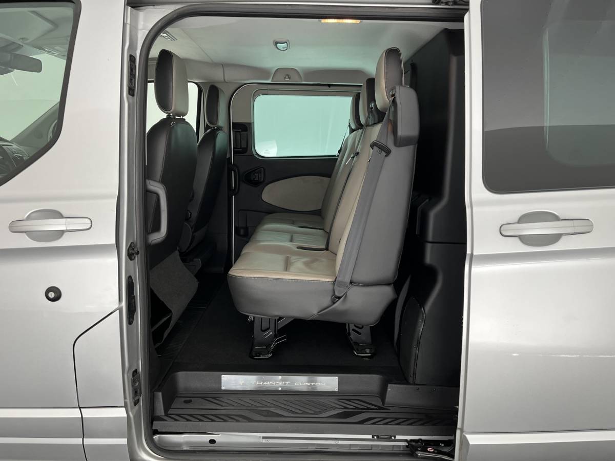 Ford Transit Custom Ford Transit Custom 290 2.2 TDCI L2H1 Limited DC *DUBBEL-CABINE | DUBBELE-SCHUIFDEUR | LEATHER | NAVI-FULLMAP | CAMERA | AIRCO | CRUISE | PDC | 16”ALU | TOWBAR*