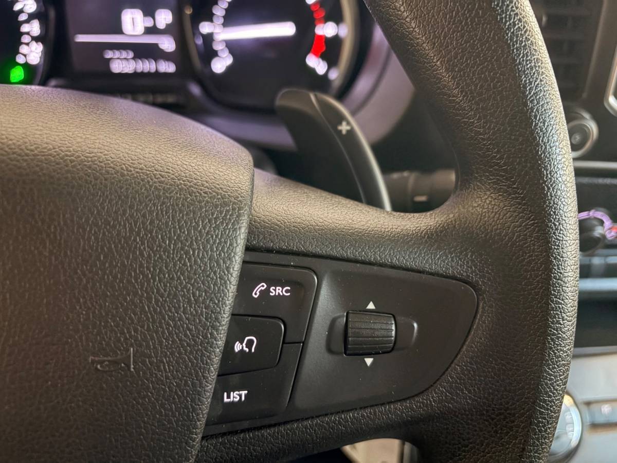 Opel Vivaro Opel Vivaro Automaat 2.0 CDTI 144pk euro6 L3H1 Edition, 3persoons, Airco, CruiseControl, Navigatie, Trekhaak, Rijklaarprijs