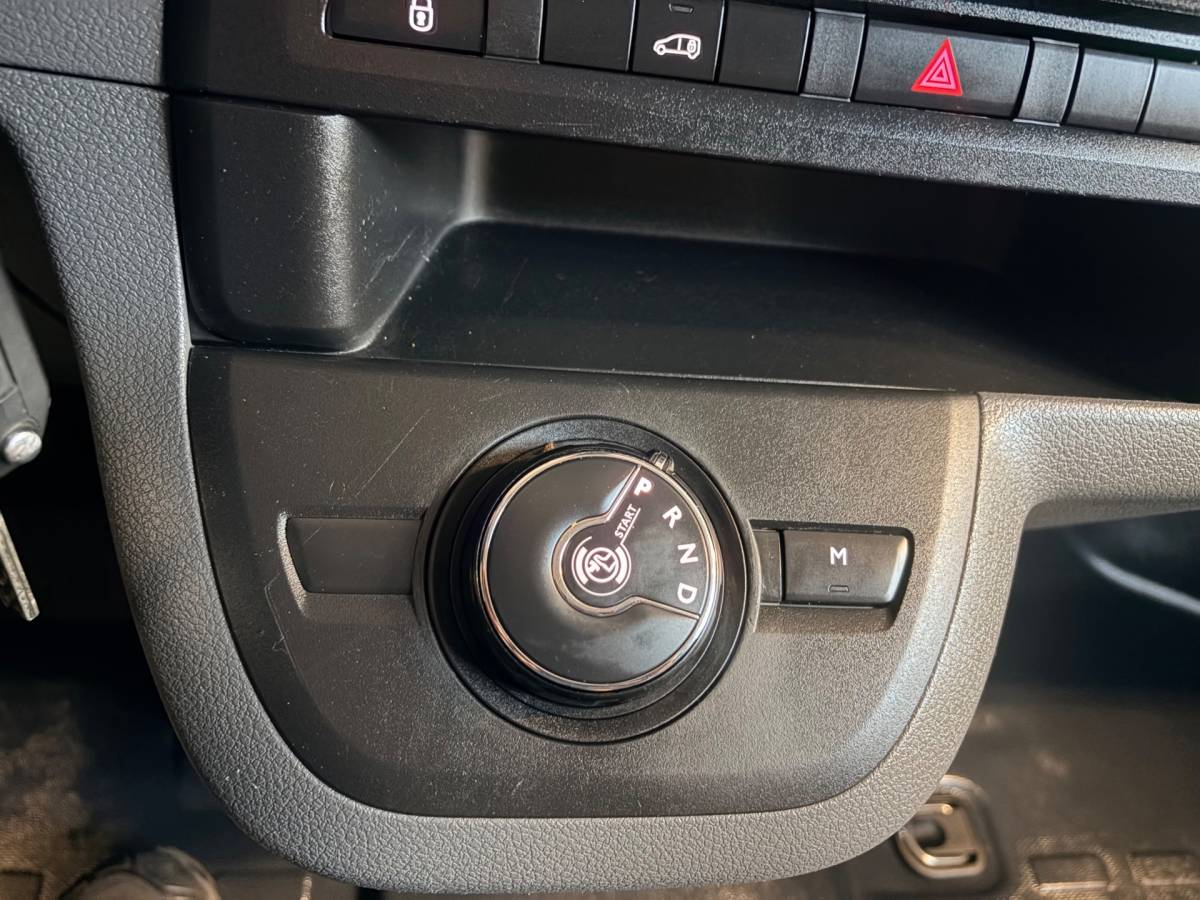 Opel Vivaro Opel Vivaro Automaat 2.0 CDTI 144pk euro6 L3H1 Edition, 3persoons, Airco, CruiseControl, Navigatie, Trekhaak, Rijklaarprijs