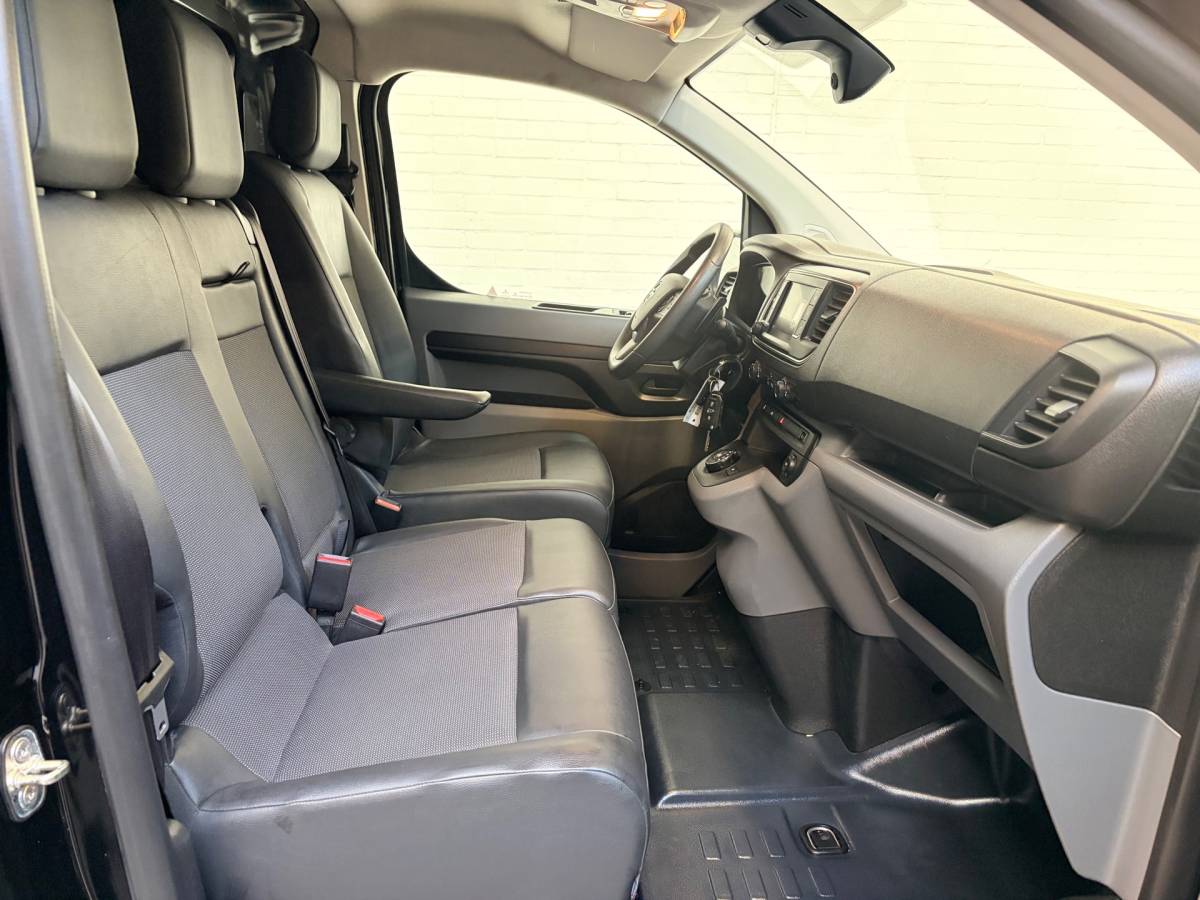 Opel Vivaro Opel Vivaro Automaat 2.0 CDTI 144pk euro6 L3H1 Edition, 3persoons, Airco, CruiseControl, Navigatie, Trekhaak, Rijklaarprijs