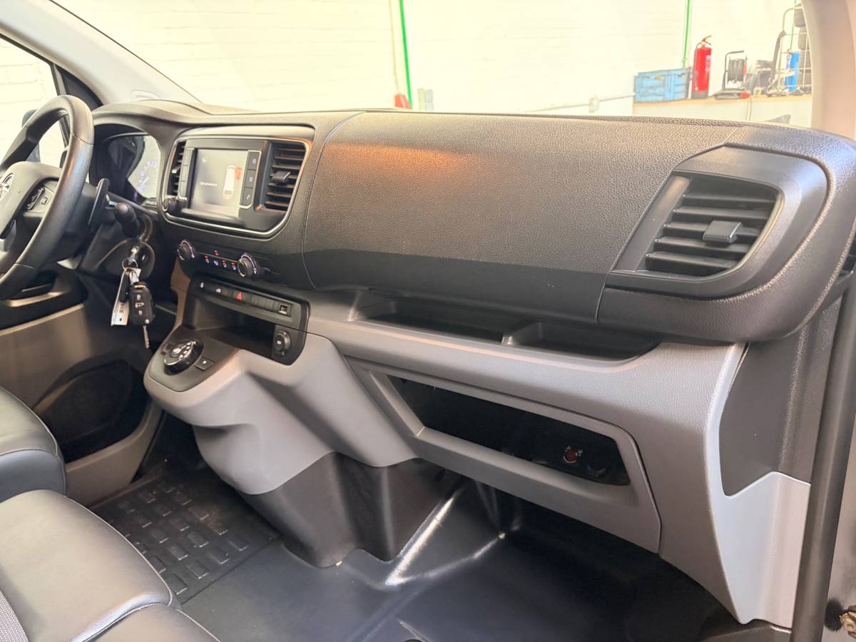 Opel Vivaro Opel Vivaro Automaat 2.0 CDTI 144pk euro6 L3H1 Edition, 3persoons, Airco, CruiseControl, Navigatie, Trekhaak, Rijklaarprijs