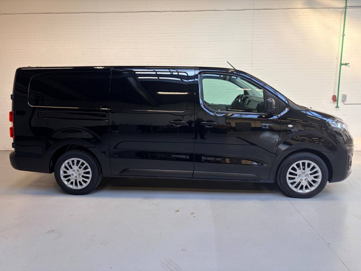 Opel Vivaro Opel Vivaro Automaat 2.0 CDTI 144pk euro6 L3H1 Edition, 3persoons, Airco, CruiseControl, Navigatie, Trekhaak, Rijklaarprijs
