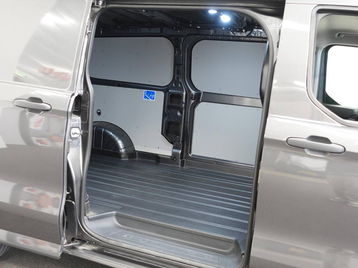 Ford Transit Custom Ford Transit Custom 300 2.0 TDCI L2H1 Trend Automaat Airco Navigatie Cruise