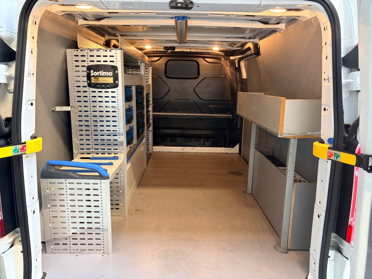 Ford Transit Custom Ford Transit Custom Servicewagen 320 2.0 TDCI euro6 L2H1 Trend 3Persoons, 2xSchuifdeur, Sortimo, Trekhaak, RIJKLAARPRIJS!
