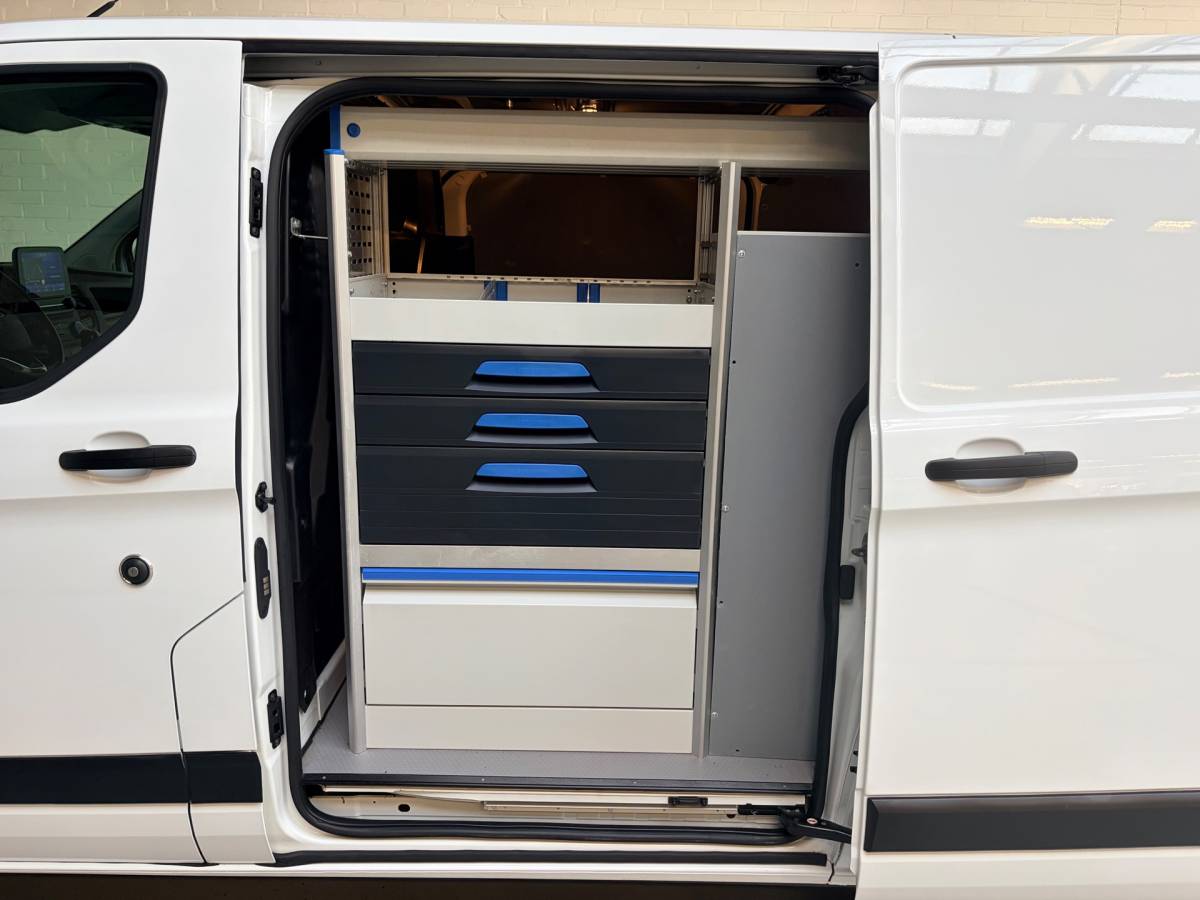 Ford Transit Custom Ford Transit Custom Servicewagen 320 2.0 TDCI euro6 L2H1 Trend 3Persoons, 2xSchuifdeur, Sortimo, Trekhaak, RIJKLAARPRIJS!