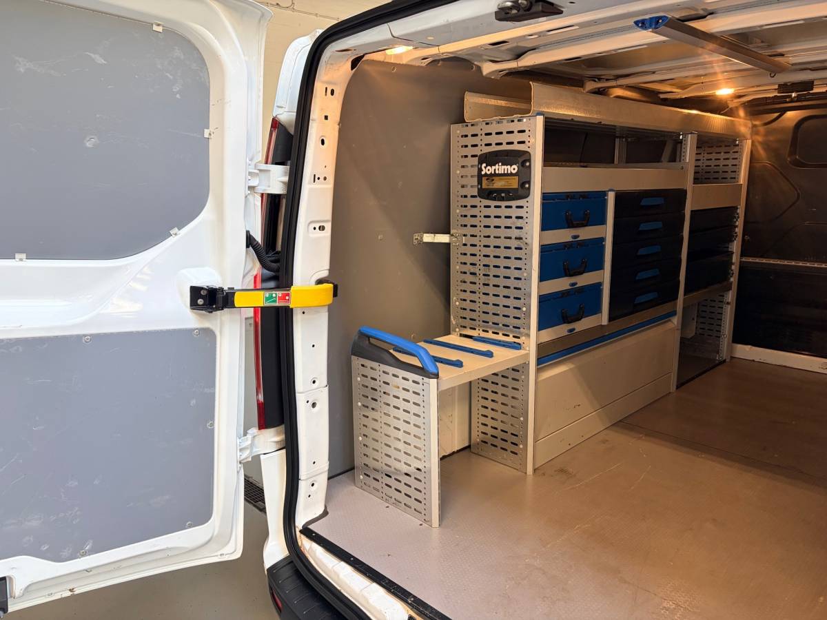 Ford Transit Custom Ford Transit Custom Servicewagen 320 2.0 TDCI euro6 L2H1 Trend 3Persoons, 2xSchuifdeur, Sortimo, Trekhaak, RIJKLAARPRIJS!