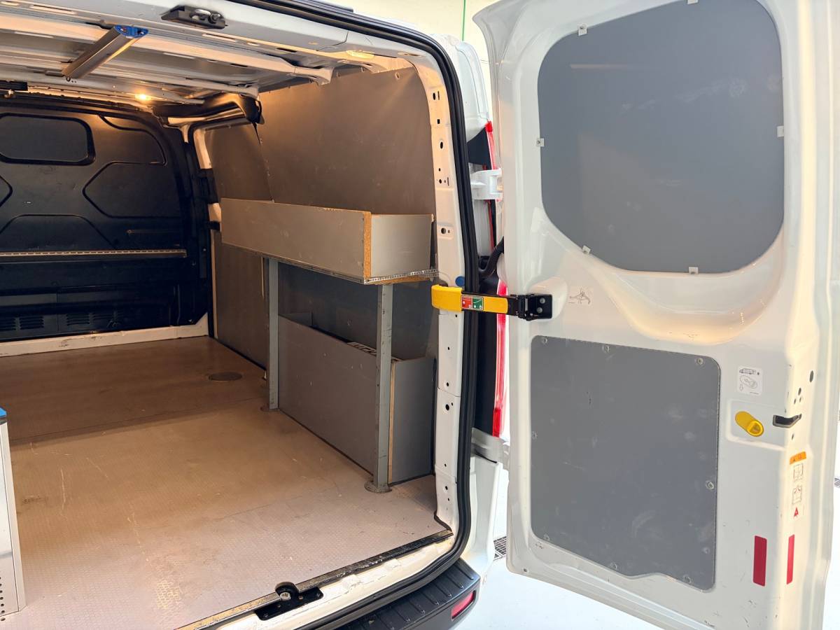 Ford Transit Custom Ford Transit Custom Servicewagen 320 2.0 TDCI euro6 L2H1 Trend 3Persoons, 2xSchuifdeur, Sortimo, Trekhaak, RIJKLAARPRIJS!