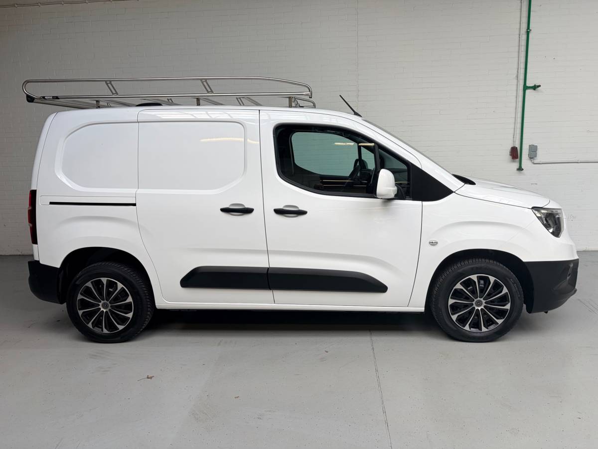 Opel Combo Opel Combo 1.5D 102pk euro6 L1H1 Edition, Imperiaal, Kasten, Trekhaak, Airco, Navigatie, CruiseControl, RIJKLAARPRIJS!