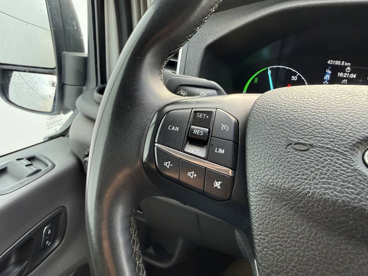 Ford E-Transit Ford e-Transit e-Transit 68kWh 184PK