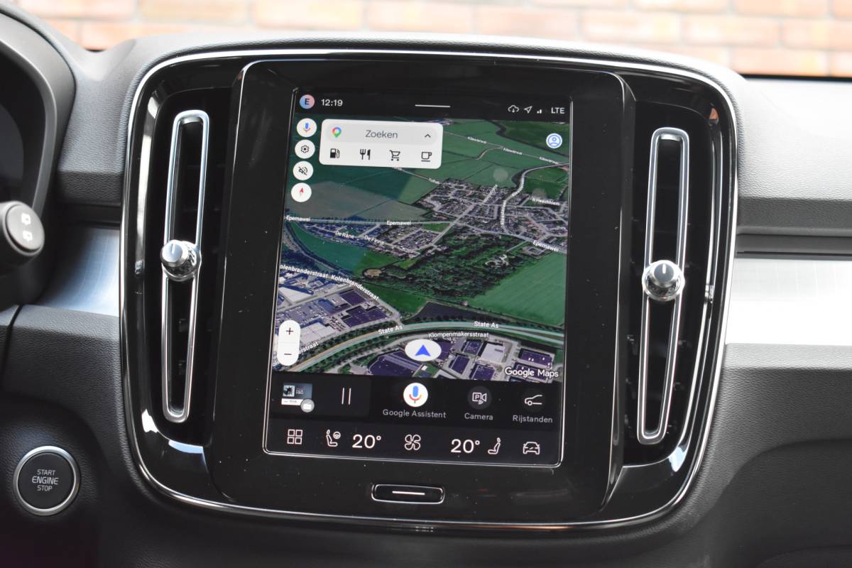 Volvo XC40 Volvo XC40 B4 211PK Plus Dark | Trekhaak | Verwarmbare voorruit |