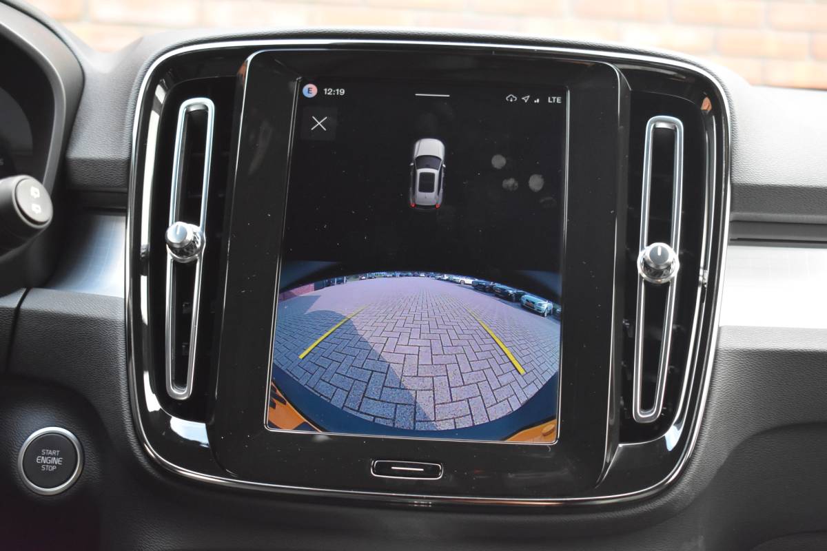 Volvo XC40 Volvo XC40 B4 211PK Plus Dark | Trekhaak | Verwarmbare voorruit |