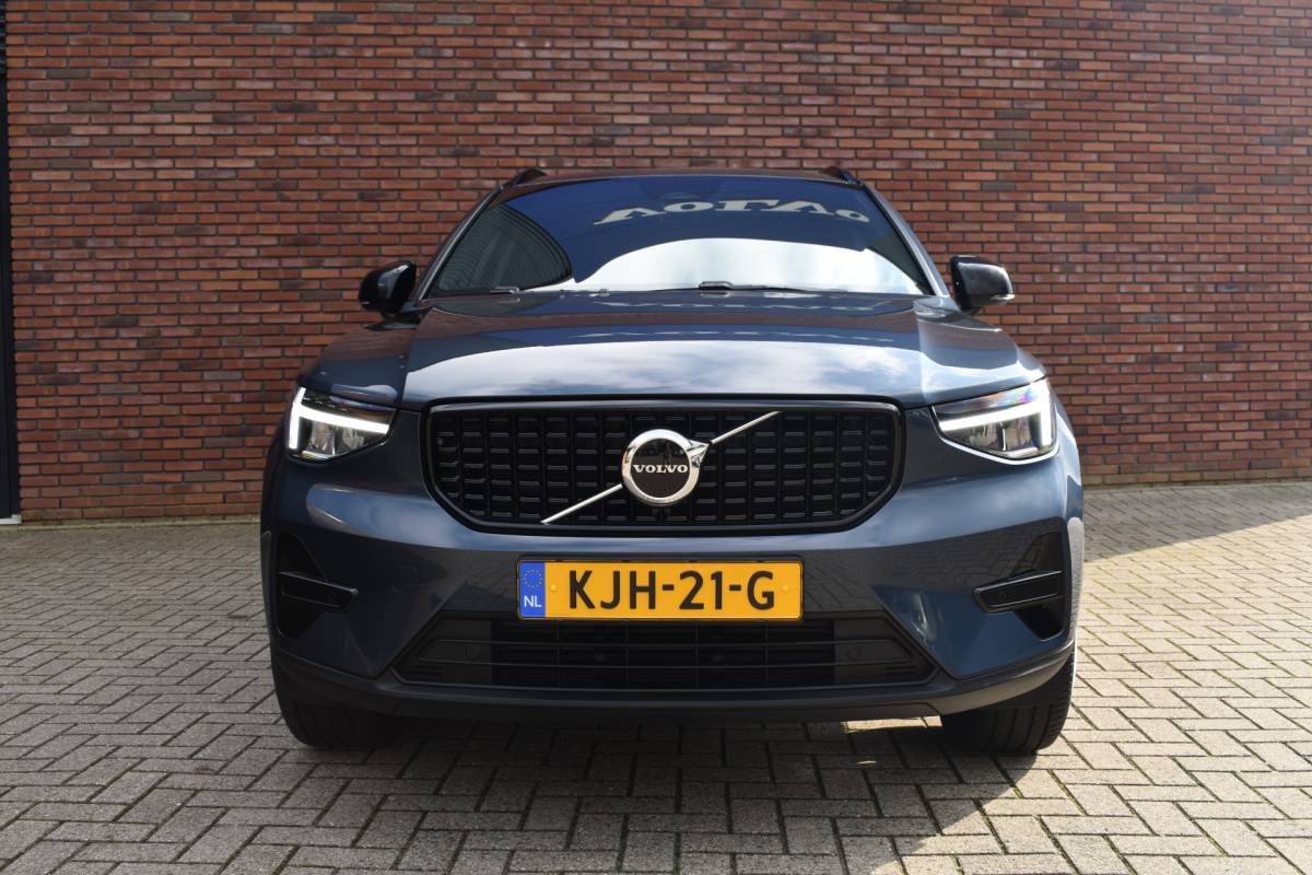 Volvo XC40 Volvo XC40 B4 211PK Plus Dark | Trekhaak | Verwarmbare voorruit |