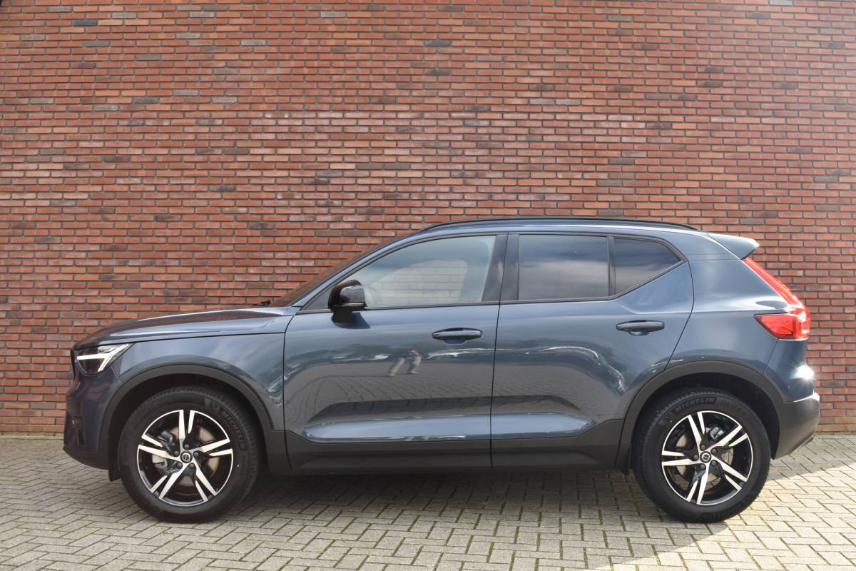 Volvo XC40 Volvo XC40 B4 211PK Plus Dark | Trekhaak | Verwarmbare voorruit |