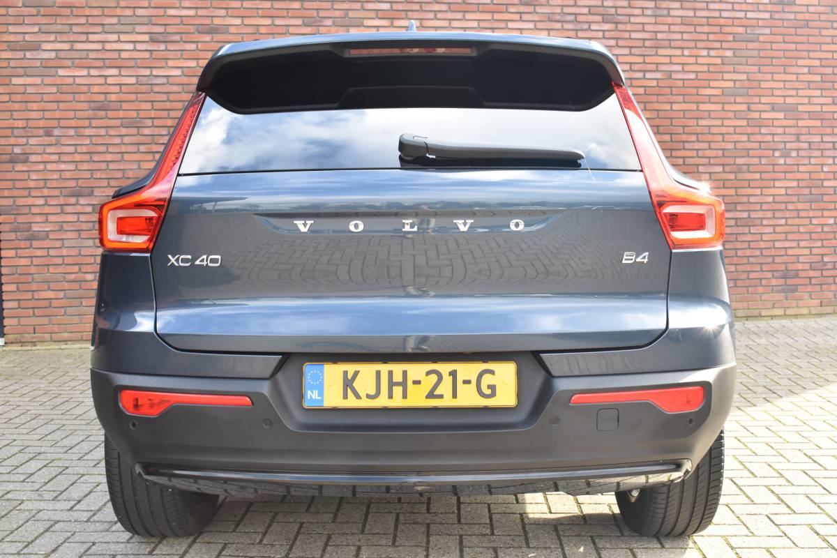 Volvo XC40 Volvo XC40 B4 211PK Plus Dark | Trekhaak | Verwarmbare voorruit |
