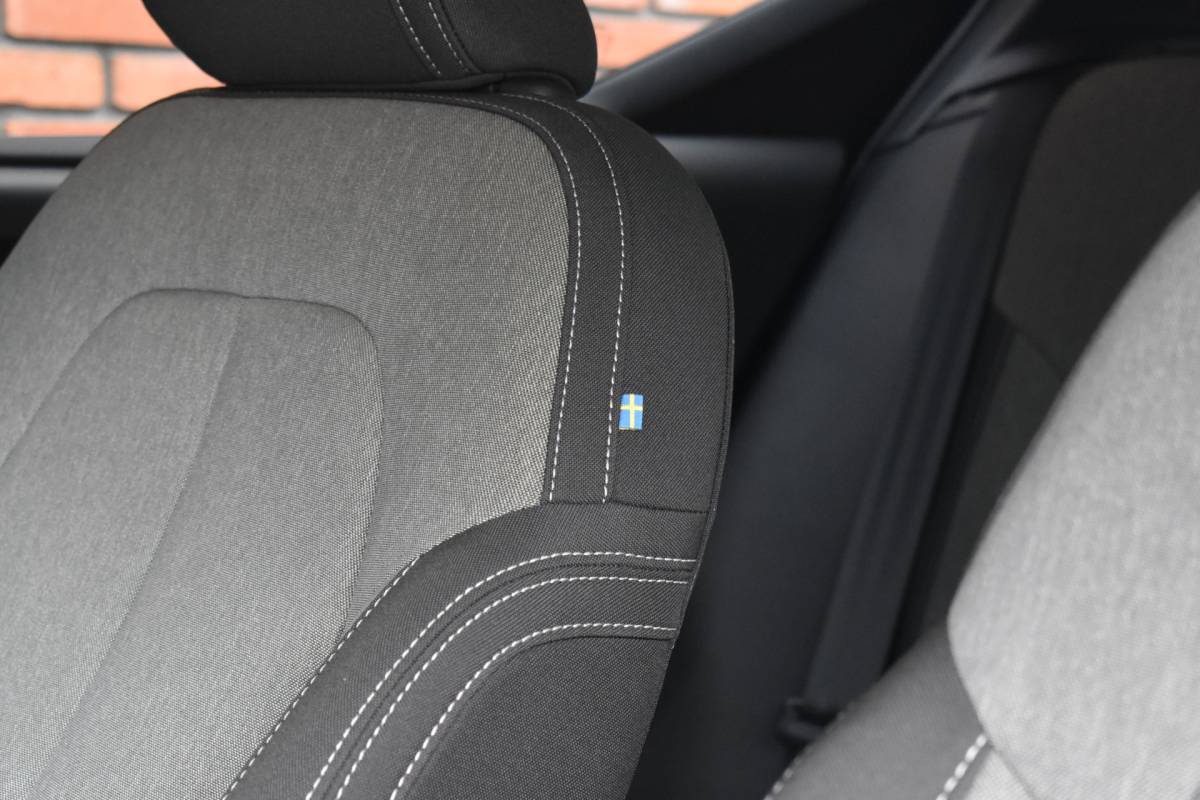 Volvo XC40 Volvo XC40 B4 211PK Plus Dark | Trekhaak | Verwarmbare voorruit |