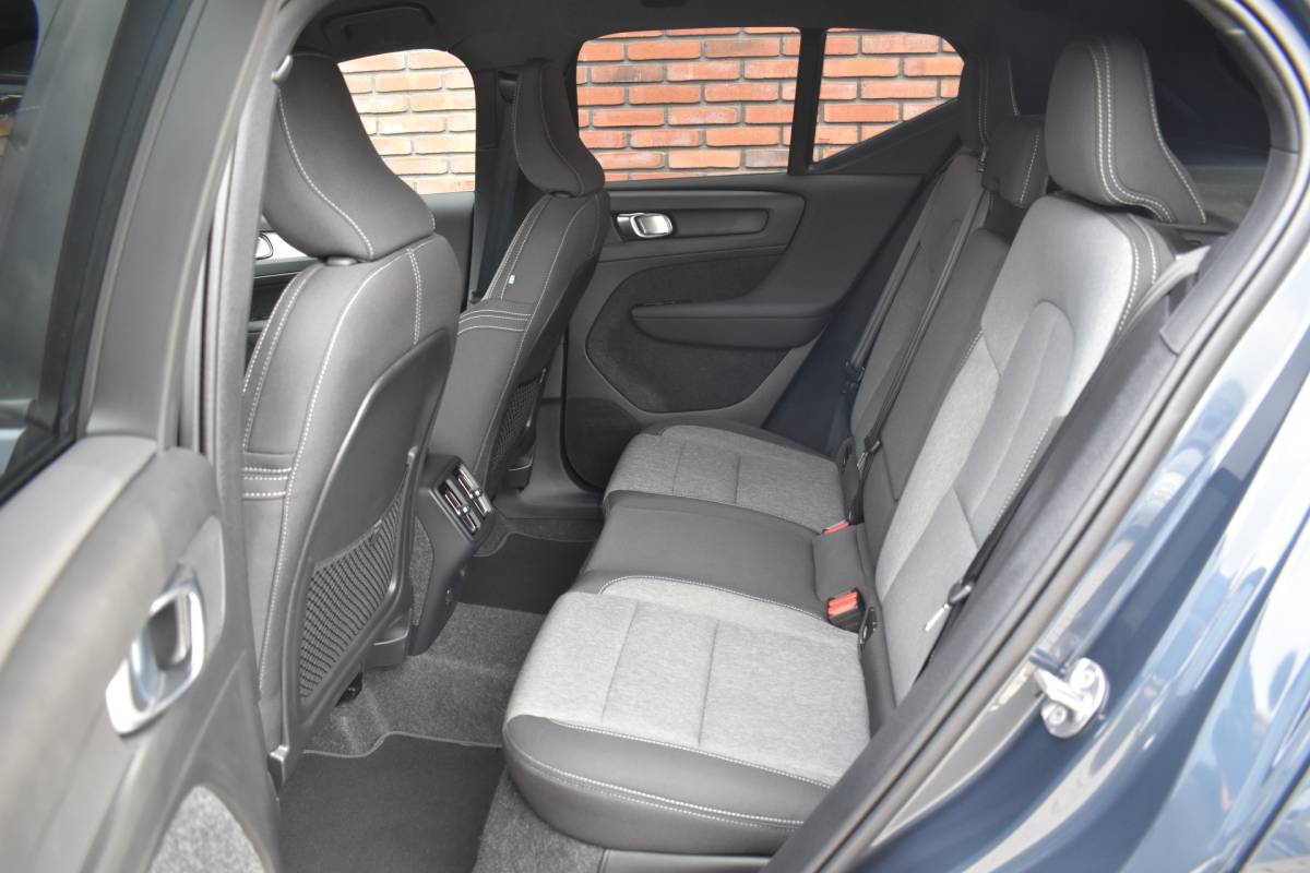 Volvo XC40 Volvo XC40 B4 211PK Plus Dark | Trekhaak | Verwarmbare voorruit |