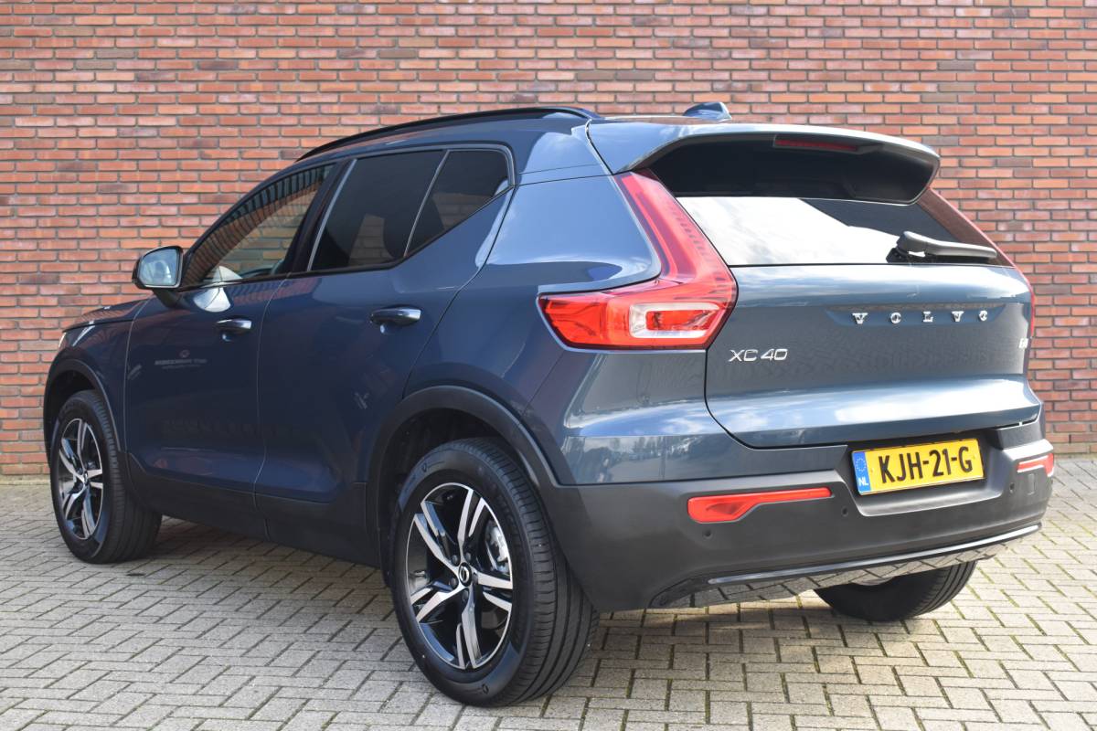 Volvo XC40 Volvo XC40 B4 211PK Plus Dark | Trekhaak | Verwarmbare voorruit |