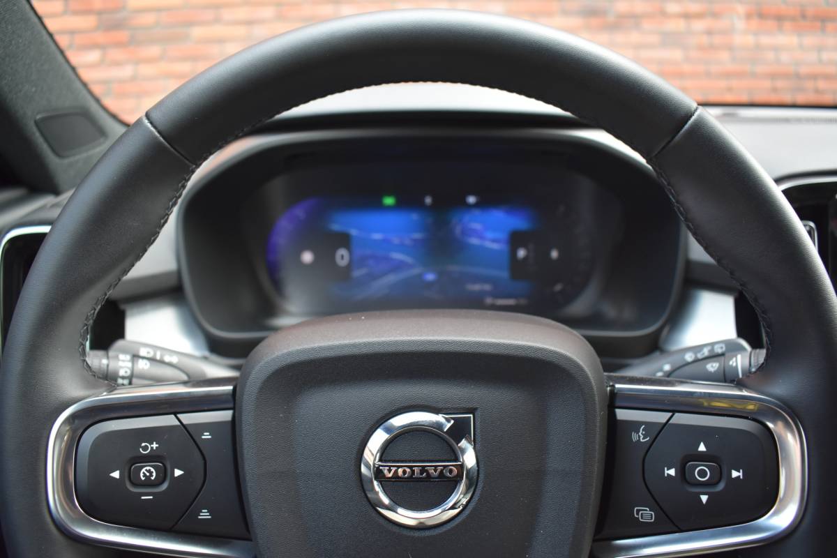 Volvo XC40 Volvo XC40 B4 211PK Plus Dark | Trekhaak | Verwarmbare voorruit |