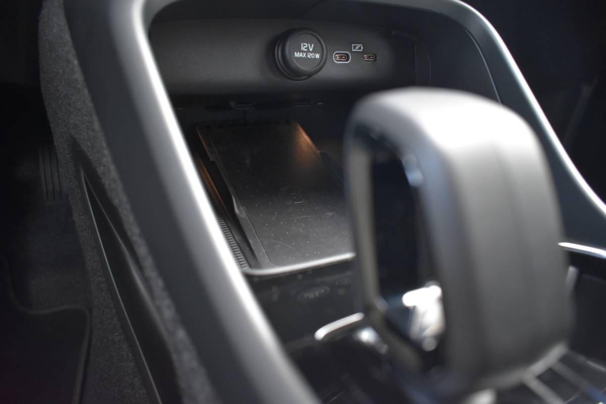 Volvo XC40 Volvo XC40 B4 211PK Plus Dark | Trekhaak | Verwarmbare voorruit |