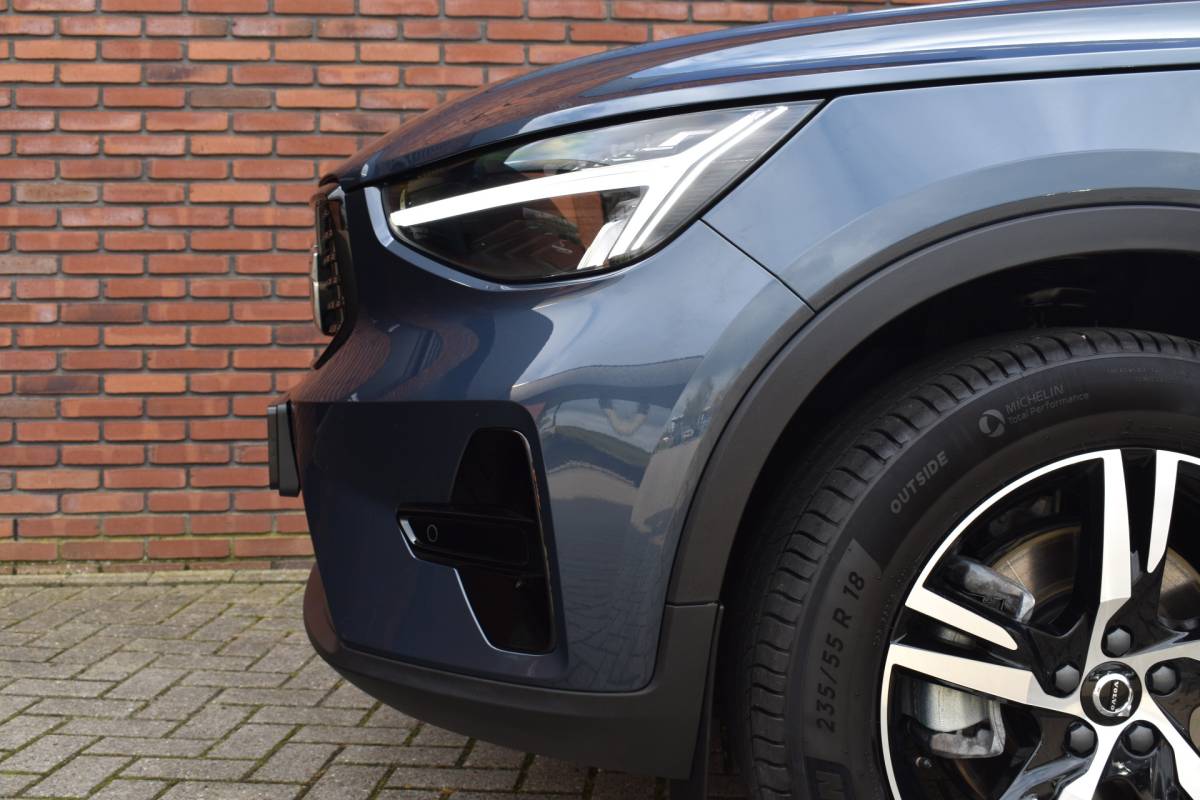 Volvo XC40 Volvo XC40 B4 211PK Plus Dark | Trekhaak | Verwarmbare voorruit |