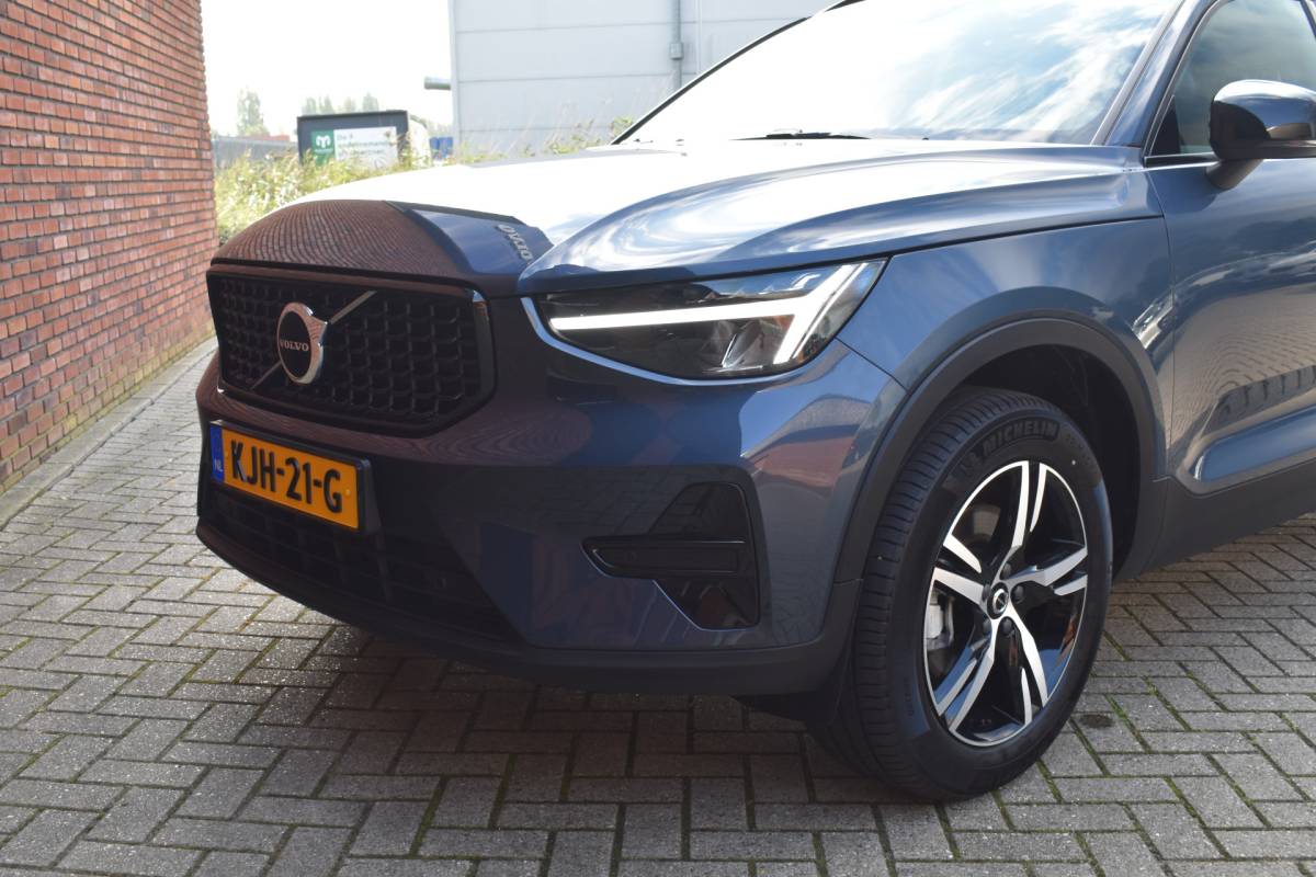 Volvo XC40 Volvo XC40 B4 211PK Plus Dark | Trekhaak | Verwarmbare voorruit |