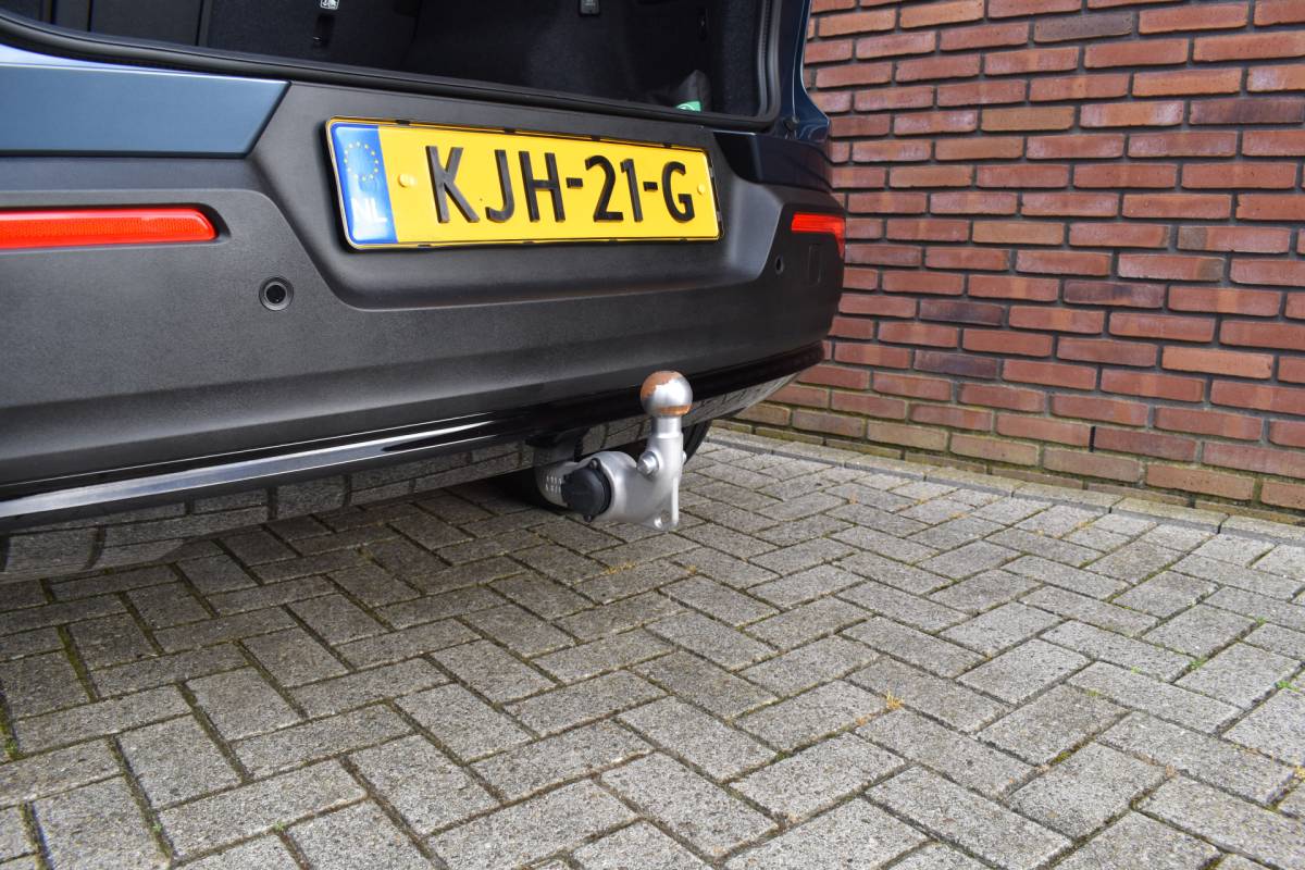 Volvo XC40 Volvo XC40 B4 211PK Plus Dark | Trekhaak | Verwarmbare voorruit |