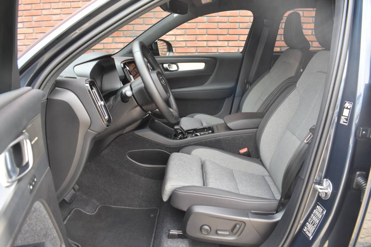 Volvo XC40 Volvo XC40 B4 211PK Plus Dark | Trekhaak | Verwarmbare voorruit |