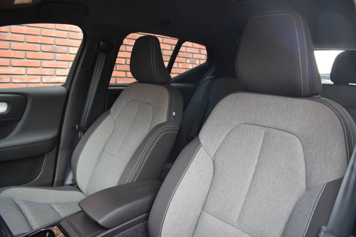 Volvo XC40 Volvo XC40 B4 211PK Plus Dark | Trekhaak | Verwarmbare voorruit |